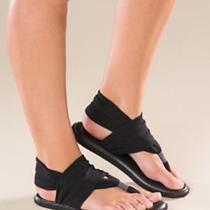 Sanuk yoga sandals